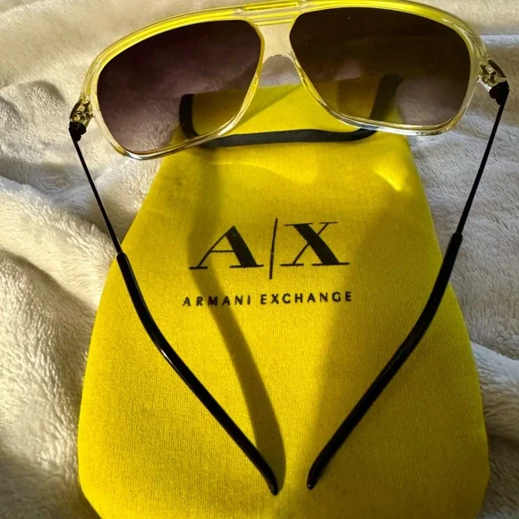 Vintage Men’s Armani Exchange sunglasses, black and yellow. - Picture 4 of 4
